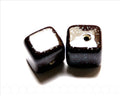 Porcelain. Cube, 32x35x35mm. HOLE: Approx.5mm. Bag.