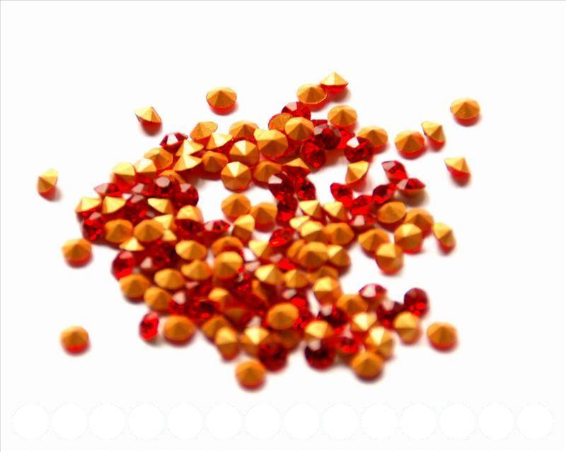 Rhinestone Cabochons. 4-4.1mm. Dark red.