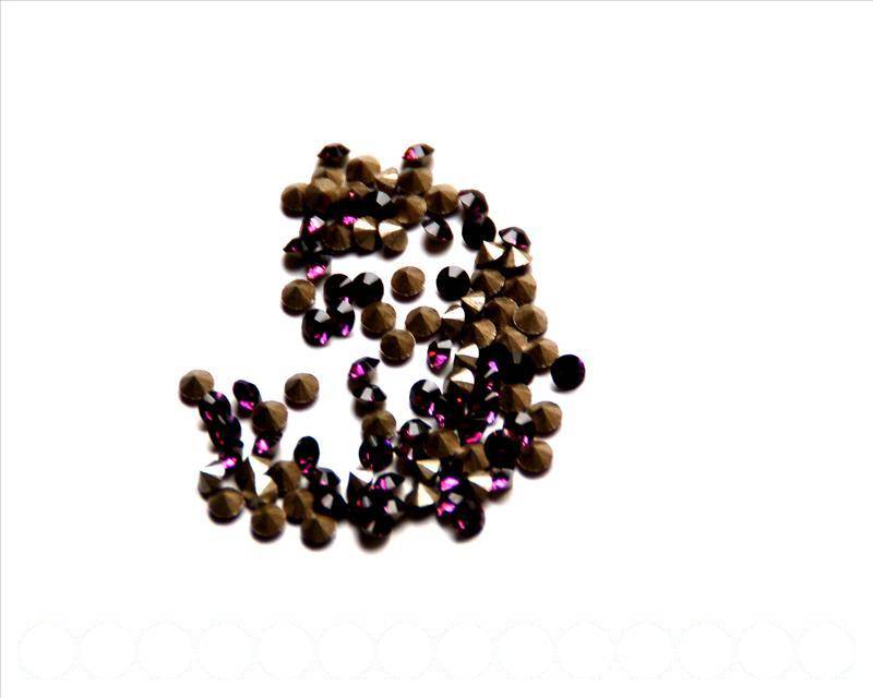 Swarovski. Xilion Chatons 4mm. Amethyst.