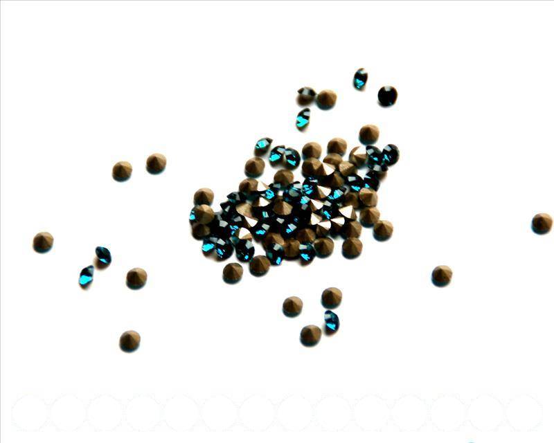 Swarovski. Xilion Chatons 3mm. Indicolite.