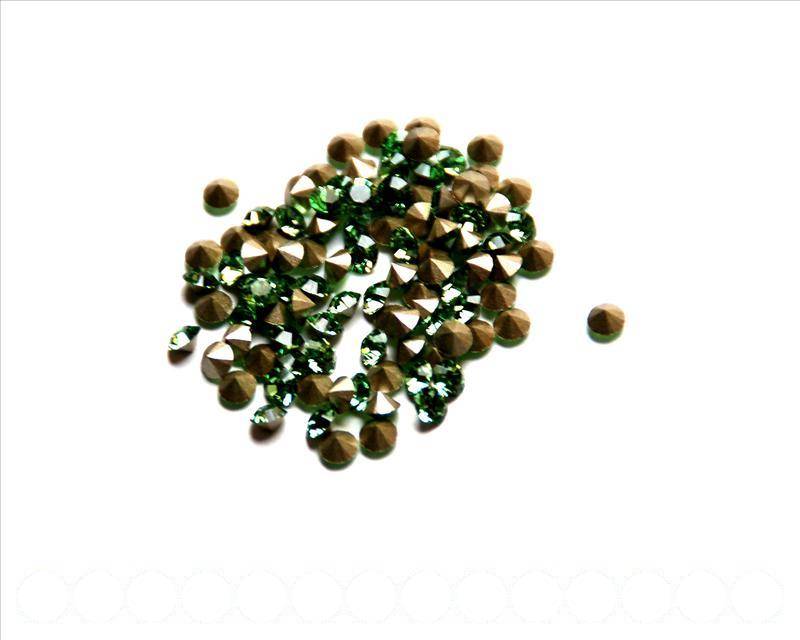 Swarovski. Xilion Chatons 4mm. Peridot.