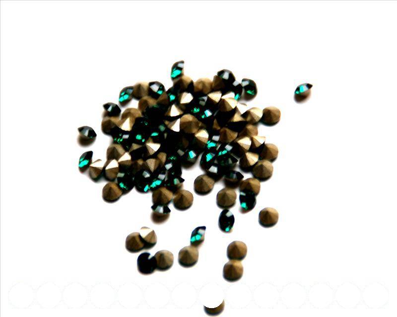 Swarovski. Xilion Chatons 4mm. Emerald.