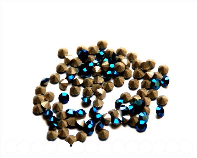Swarovski. Xilion Chatons 4mm. Crystal Metallic Blue.