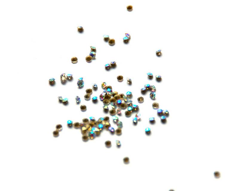 Crystal. Rhinestone Chaton. 1,7-1,8mm. Crystal AB .
