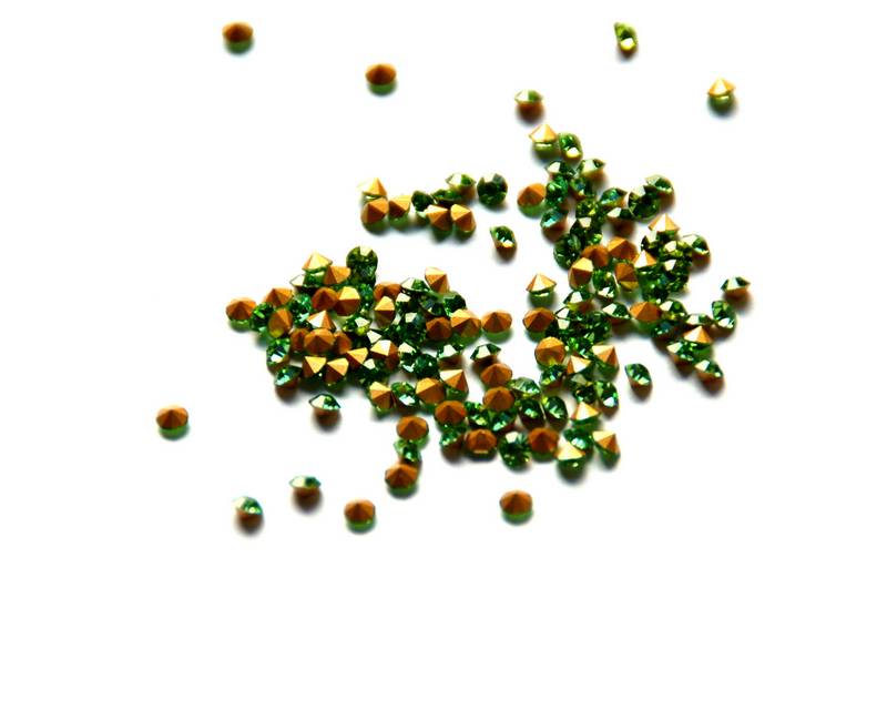Crystal. Rhinestone Chaton. 2,9-3mm.Peridot .