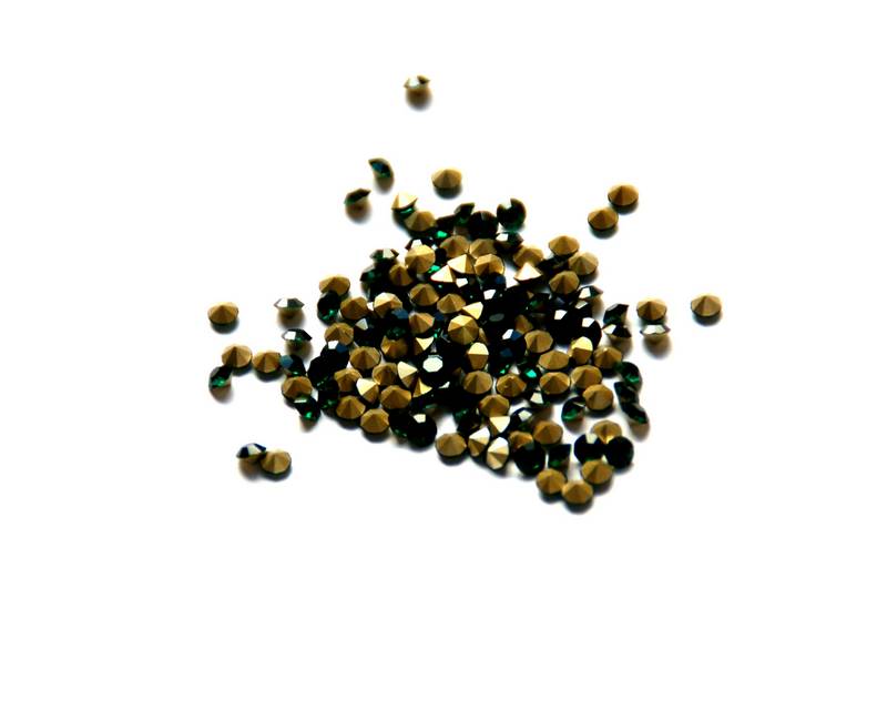 Crystal. Rhinestone Chaton. 2,9-3mm.Emerald .