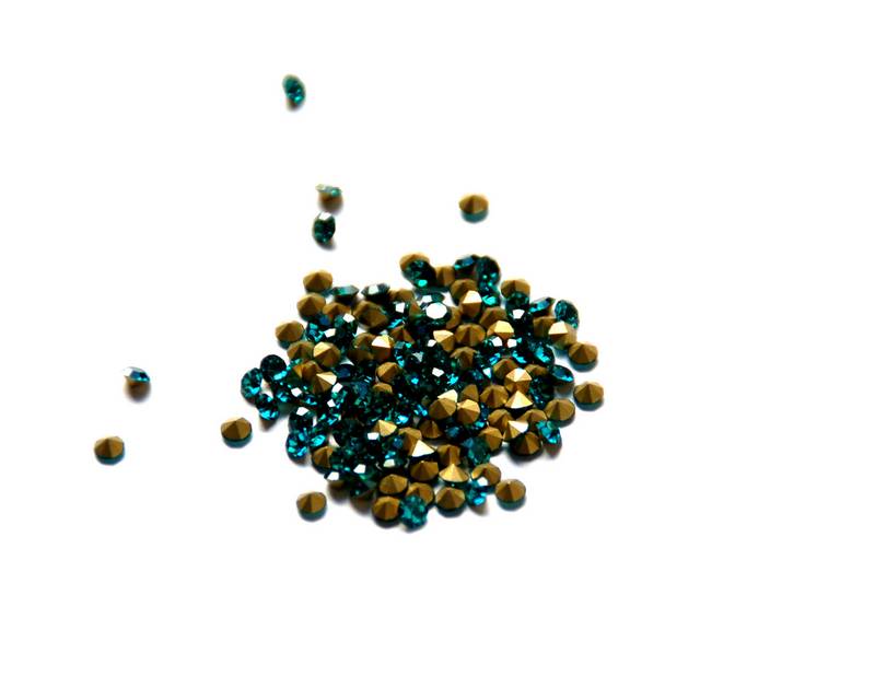 Crystal. Rhinestone Chaton. 2,9-3mm.Blue Zircon .