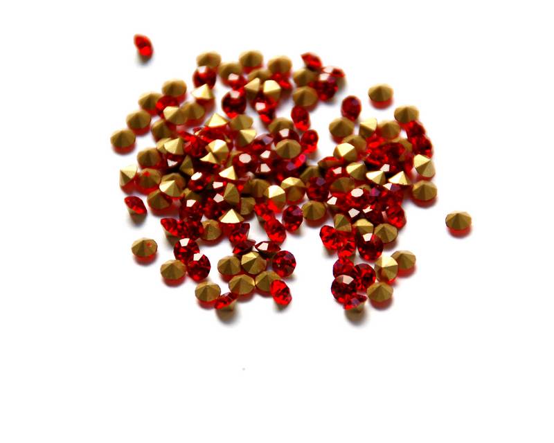 Crystal. Rhinestone Chaton. 4-4,1mm. Light Siam. 144 Ud.
