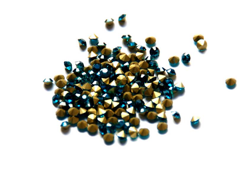 Crystal. Rhinestone Chaton. 4-4,1mm. Blue Zircon. 144 Ud.
