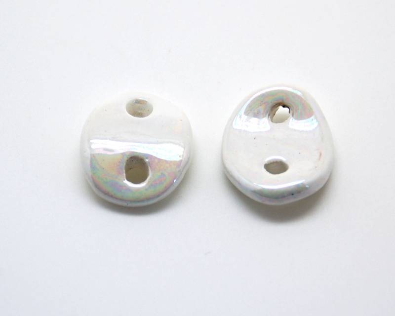 Ceramic. Connector. 30x25mm.White.Ir. Inn.4mm. app.