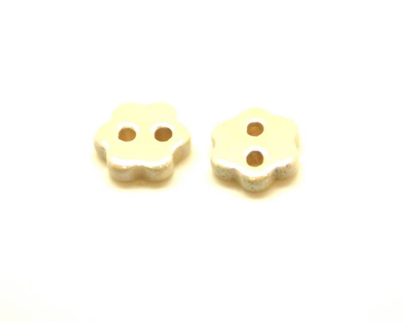 Ceramic.Button. 20mm. Cream color. Ir. Inn.3mm. approx.