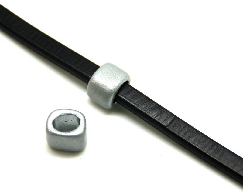 Ceramic. Rondelle. 17x14x14mm. Silver mat. Inn. 10mm.