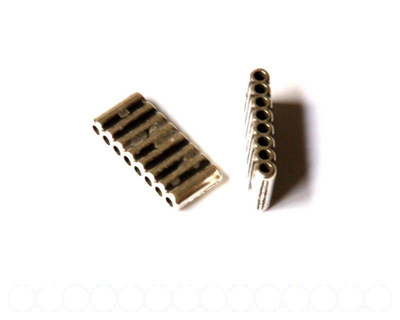Zamak. 22x12mm. Inn. 2mm. Silver color.