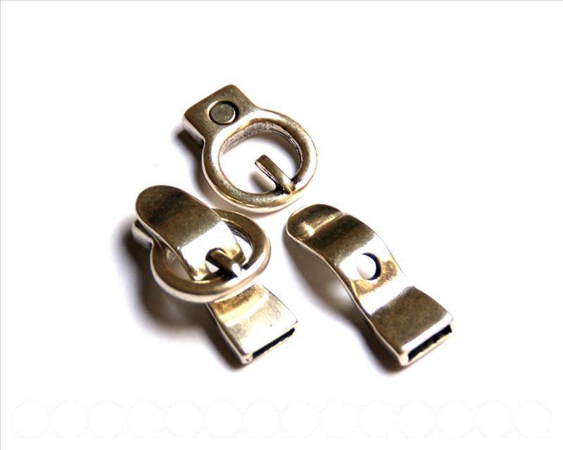 Zamak. Clasp 37x27mm. Inn. 8.5x2mm. Silver color.