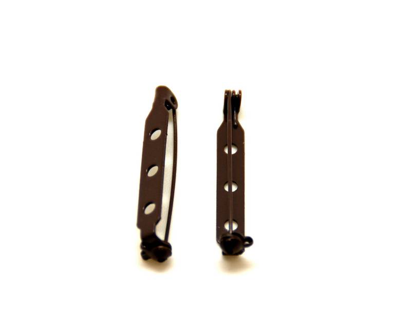 Brooch finding. 32mm. Dark brown.