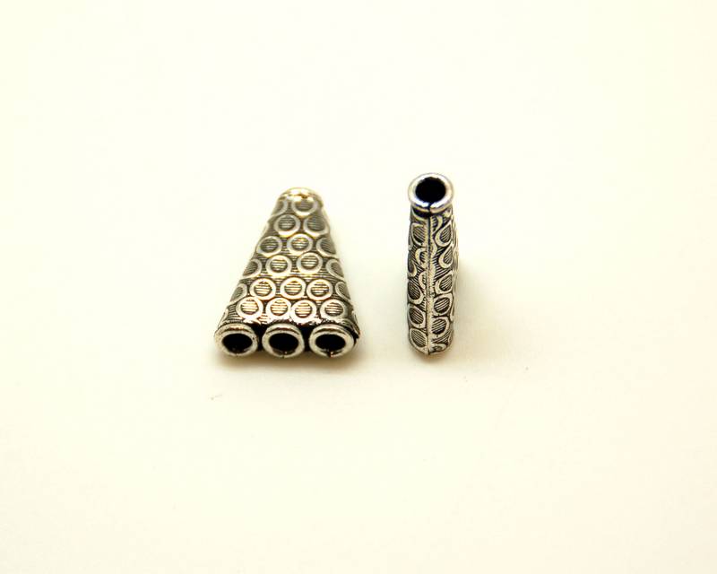 Metal. 20x15mm. Antique silver. Inn.2.8mm.