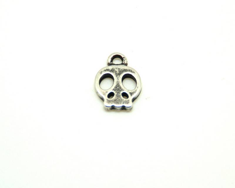 Zamak. Pendant. Skull. 17x13mm. Silver Color. Inn.2.2mm.