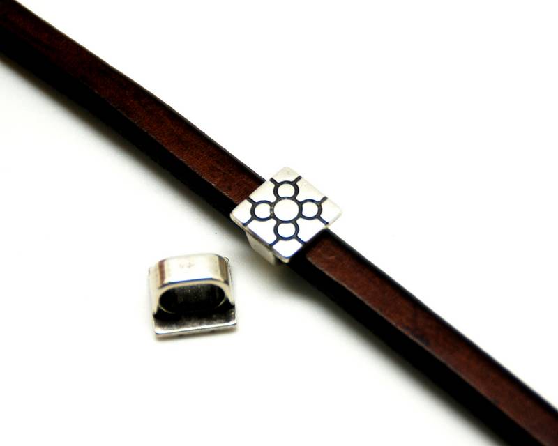 Zamak. Square. 14mm. Silver Color. Inn.11x7mm.