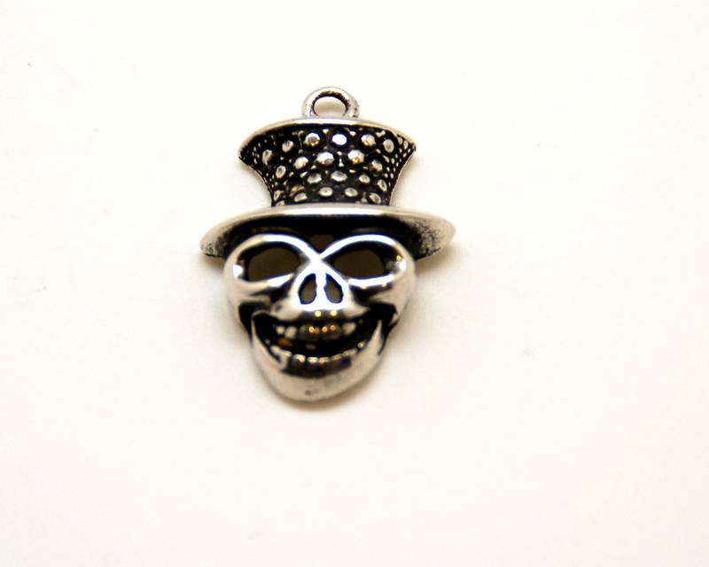 Zamak. Pendant. Skull. 35mm. Silver color. Inn. 3mm.