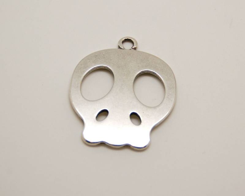 Zamak. Pendant. Skull. 60mm. Silver color. Inn. 5mm.
