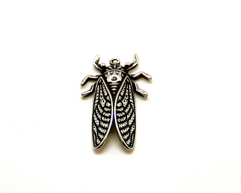 Zamak. Pendant. Katydid. 30x50mm. Silver c. Inn.1.5mm.