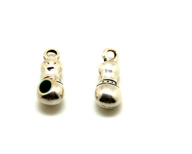 Zamak. Chinese. 18x9mm. Silver Color-green. Inn.3mm.