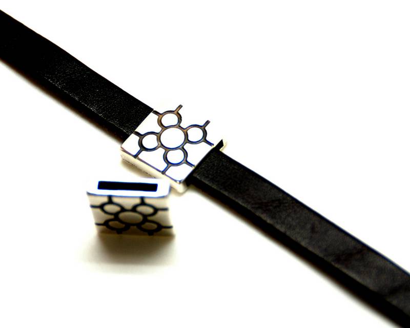 Zamak. Square. 18mm. Silver color. Inn.13x2mm.