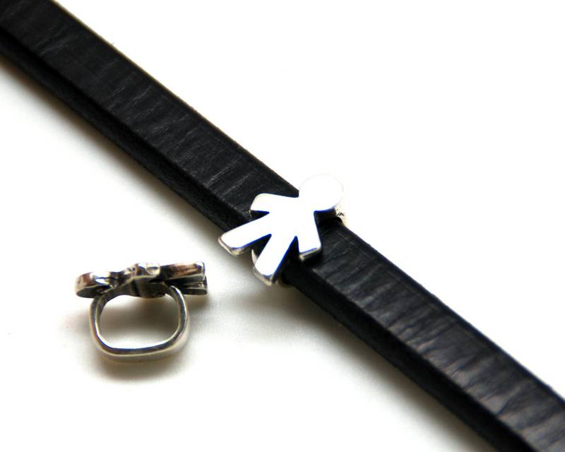 Zamak. Boy. 17x11mm. Silver Color. Inn.11x7mm.