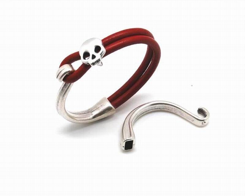 Zamak. Silver color. Inn. 10x5.3mm.