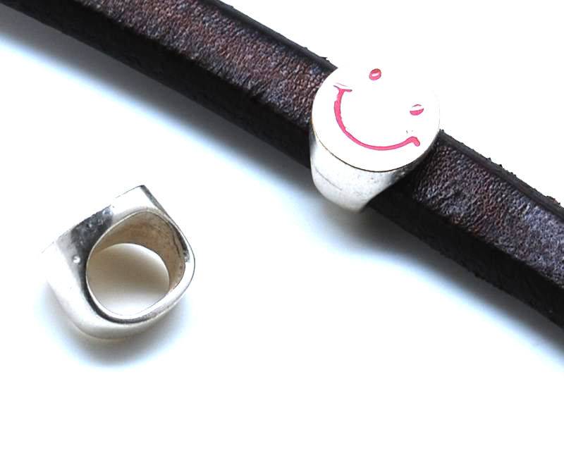 Zamak. Coin. 13mm. Smiling face. Inn.10x7mm.