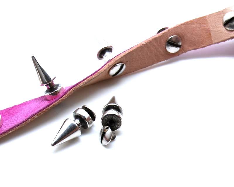 Zamak. 14x8.8mm. With screw. Silver color.
