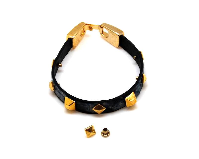 Zamak. Rivet. Square. 6mm. Gold color.