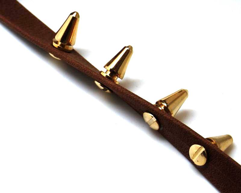 Zamak. 12.5x7mm. Gold color.
