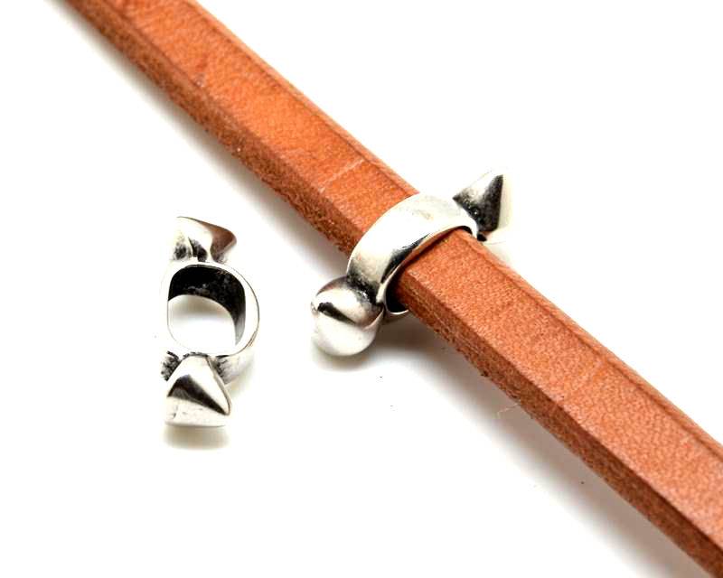 Zamak. Regaliz Motif Spike. 25x10mm. Silver Color. Inn.10x7mm