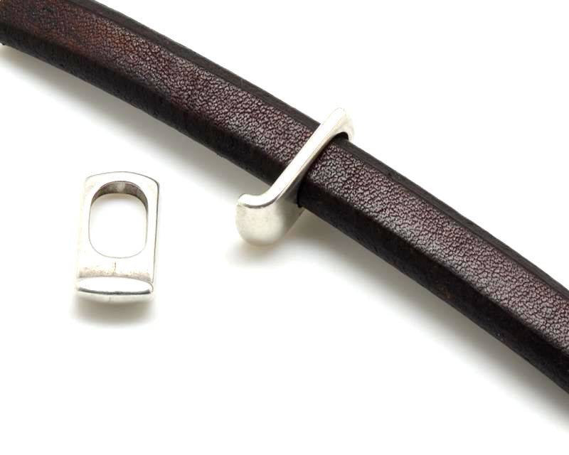 Zamak. Letter J. Silver color. Inn.10x7mm.
