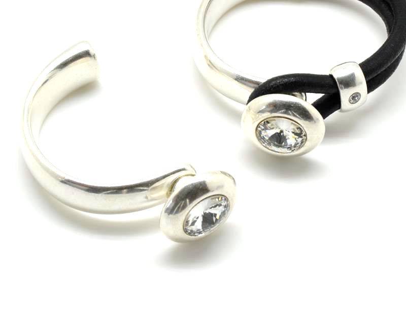 Zamak/Swarovski. Coin 20mm. Silver-crystal. Inn.10x5mm.