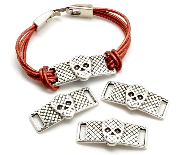 Zamak. 41x18mm. Silver color. Inn.10x3mm.