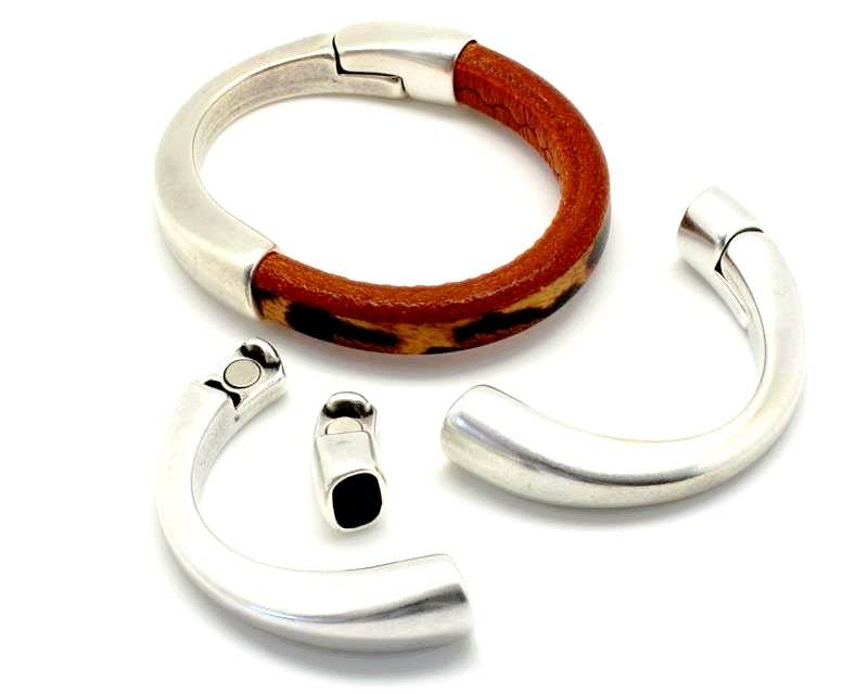Zamak. Magnetic. 62x34mm. Silver color. Inn.10x7mm.
