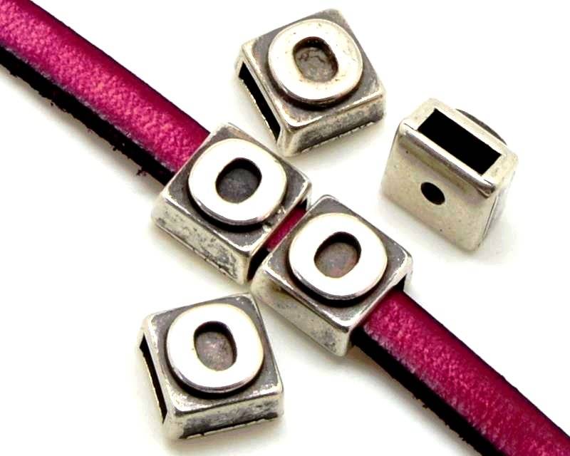 Zamak. Square. 9mm. Letter O . Silver color. Inn.6x2.5mm.