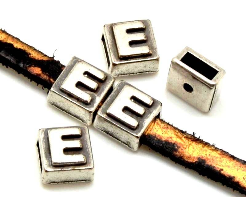 Zamak. Square. 9mm. Letter E . Silver color. Inn.6x2.5mm.