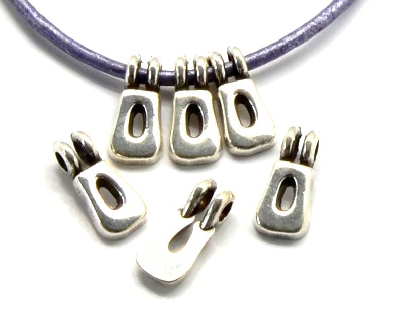 Zamak. Pendant. Letter O. Silver color. 9mm. Inn.2.2mm.