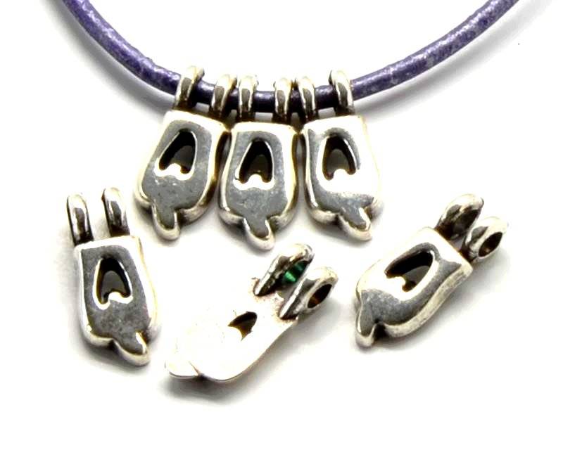 Zamak. Pendant. Letter Q. Silver color. 9mm. Inn.2.2mm.