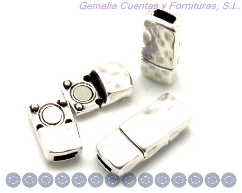 Zamak. Magnetic clasp. 26x13mm. Silver color. Inn.6x2.5mm.
