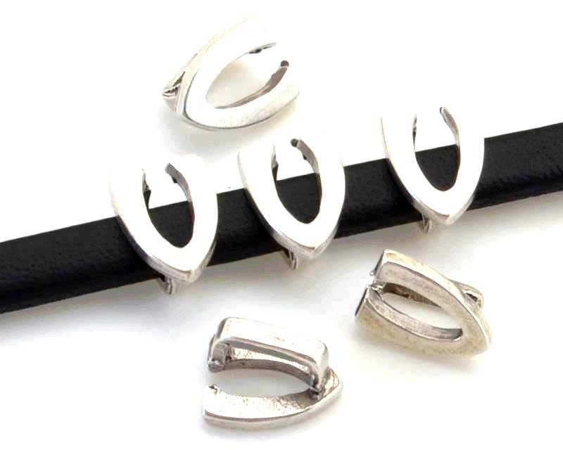 Zamak. Letter V. 9.5mm. Silver color. Inn.6x2.5mm.