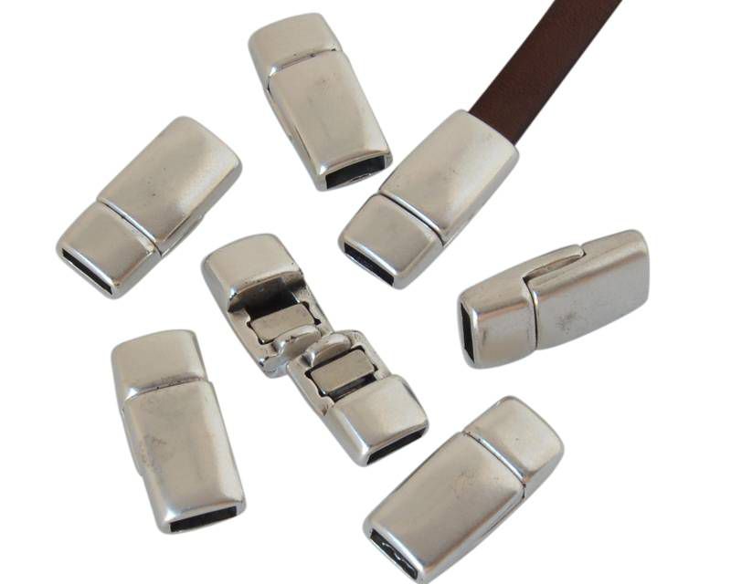Zamak. Magnetic clasp. Flat. 16x7.5mm. Silver color. Inn.5x2mm.
