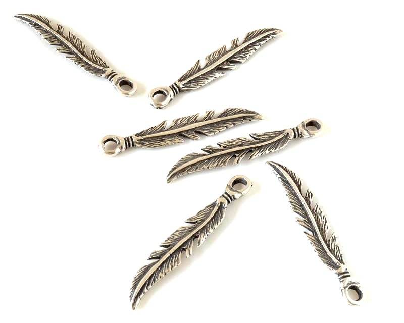 Zamak. Pendant. Feather. 55x9.5mm. Silver. Inn.4.5mm.