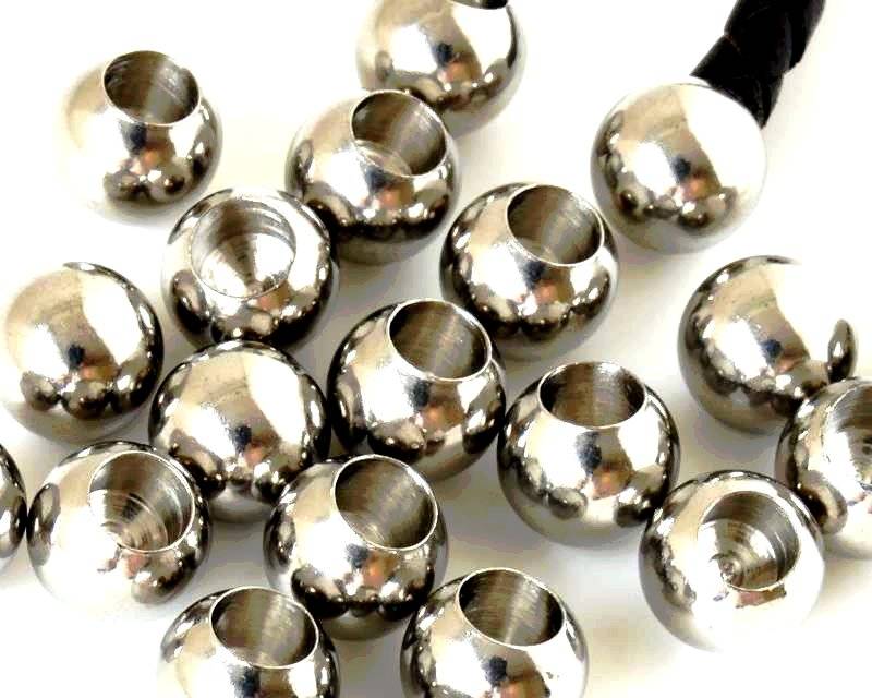 Stainless steel 316. Round. 8mm. Silver color. Inn.4.5mm.