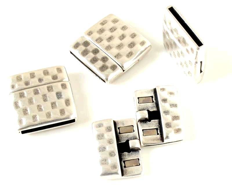 Magnetic clasp. 24x24mm. Silver. Inn.20x2mm.