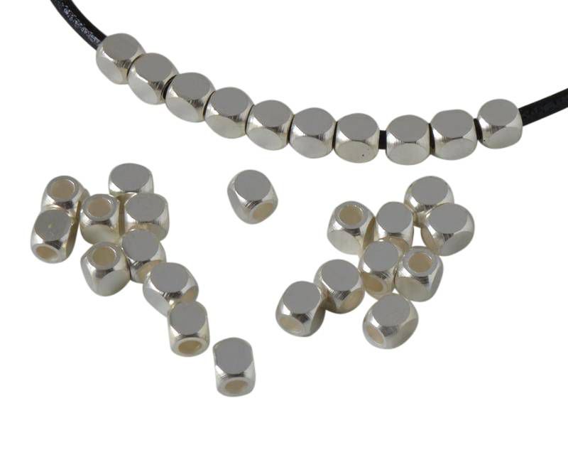 Zamak. Square. 4x3.5mm. Silver. Inn.2mm.