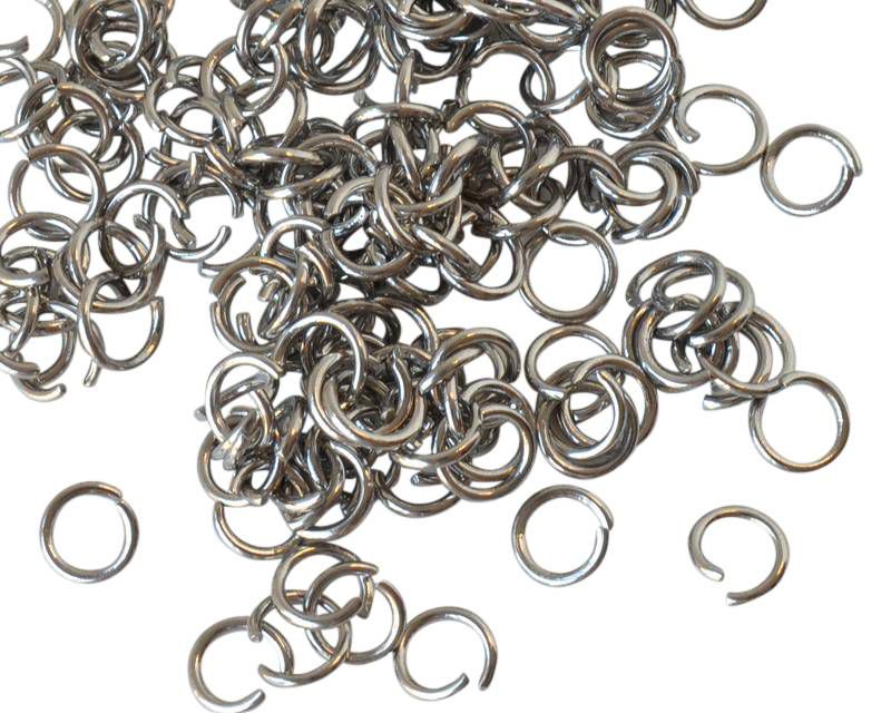 Stainless steel 316L. Open jump ring. 8x8x1.2mm. Silver.